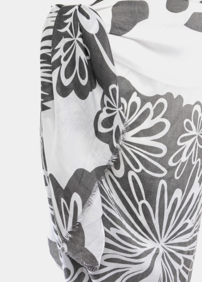 Grey pareo w/ big flowers design - Image 2