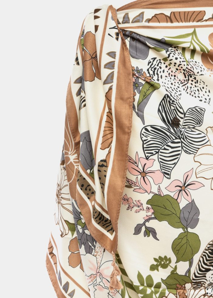 Beige pareo w/ floral print - Image 2