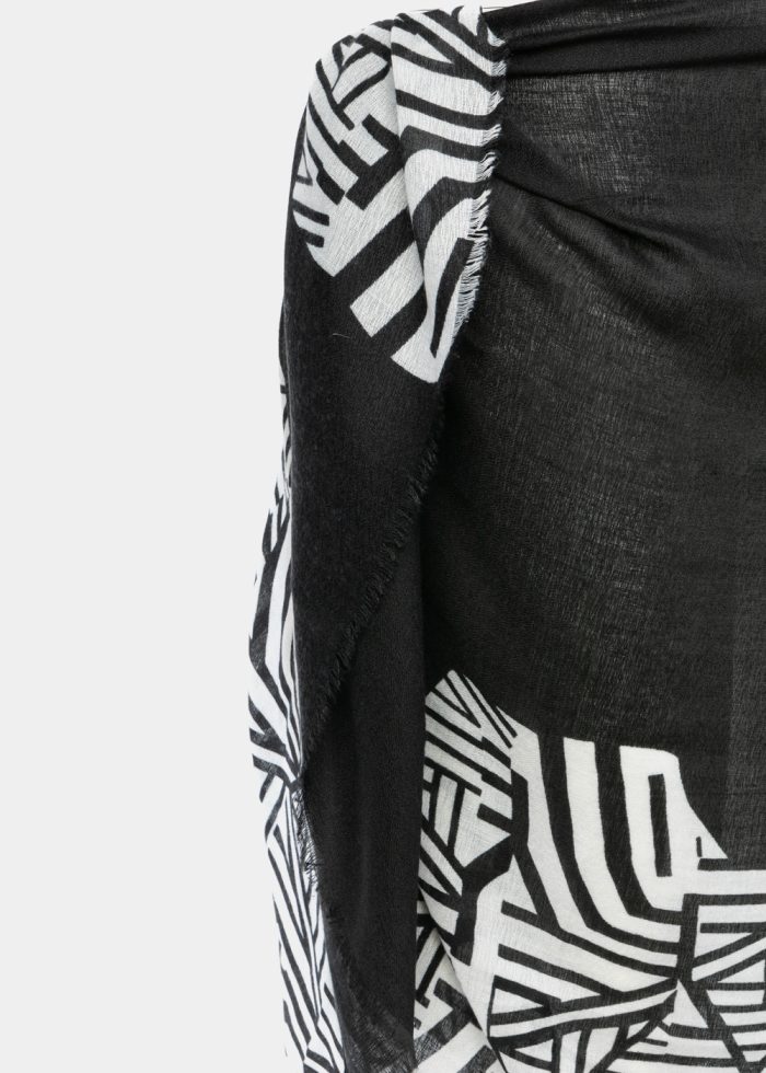 Black & white pareo w/ geometric lines - Image 2