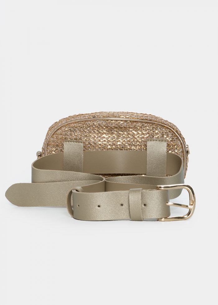 Straw small belt bag in beige gold - Image 2