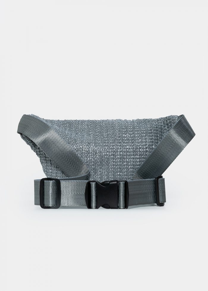 Straw belt bag with shells in grey silver - Image 2
