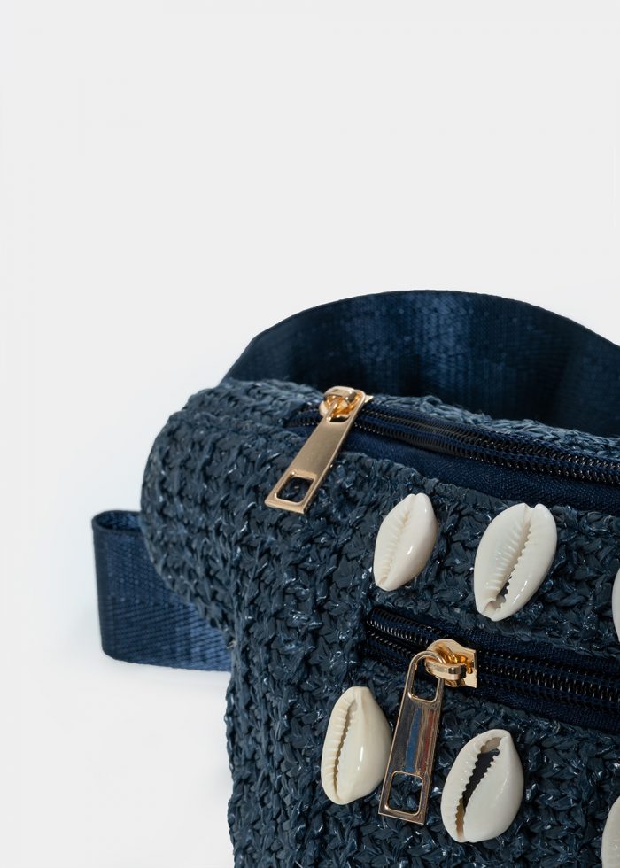 Straw belt bag with shells in navy blue - Image 3