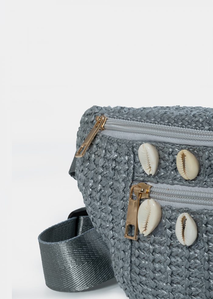 Straw belt bag with shells in grey silver - Image 3