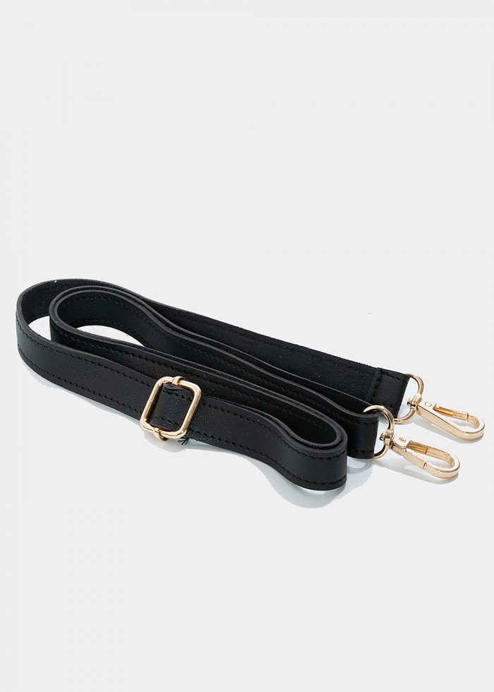 straw bag with fringes in black - Image 4