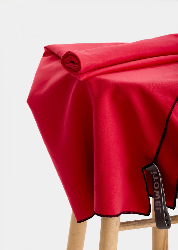 Red microfiber towel - Image 2