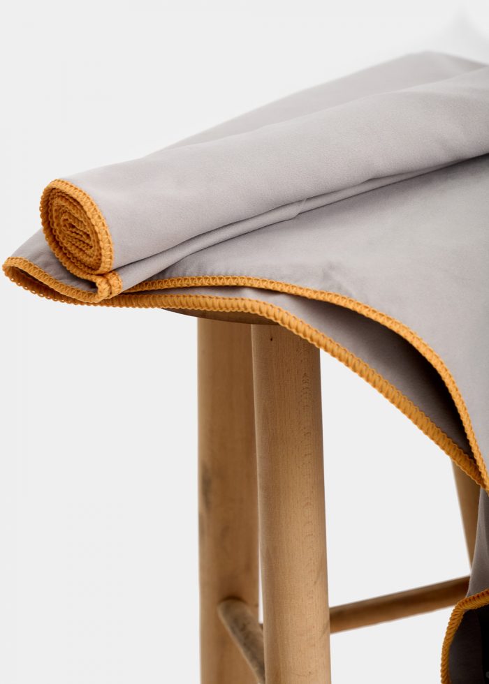 Grey microfiber towel - Image 2