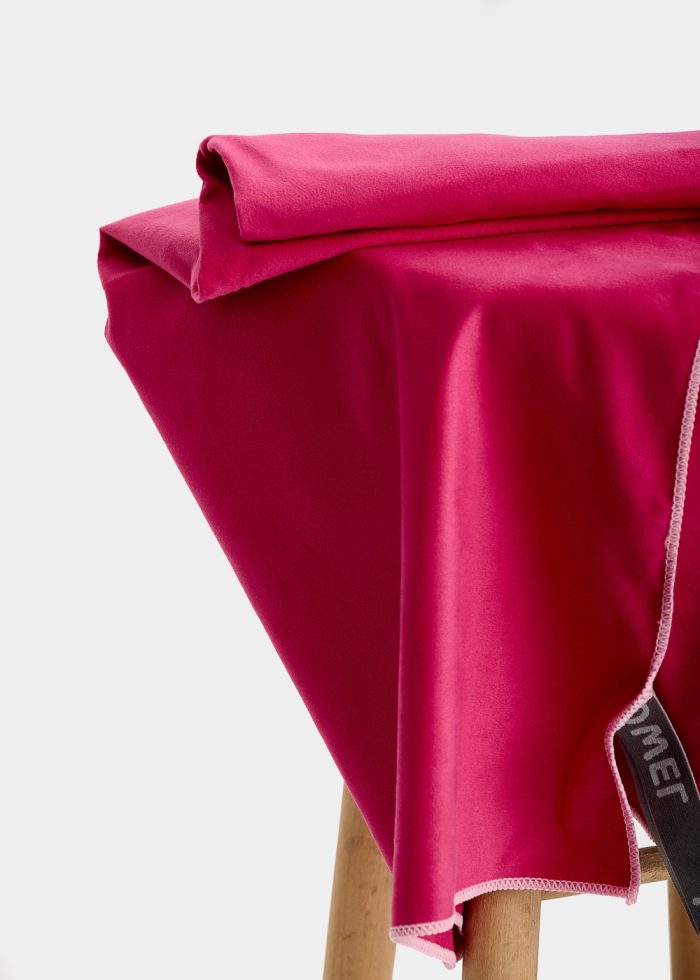 Fuchsia microfiber towel - Image 2